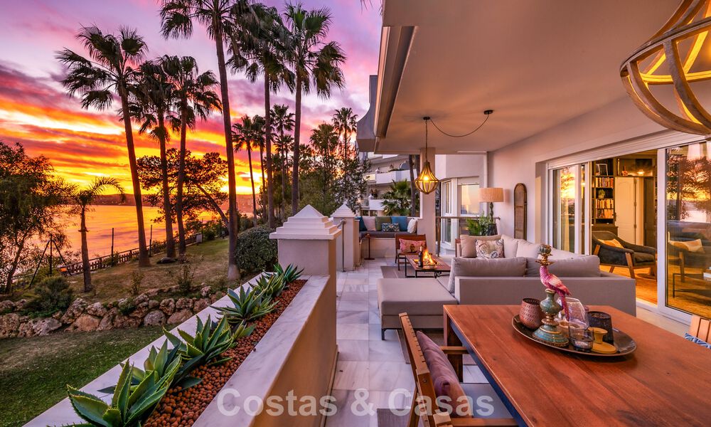 Exclusief eerstelijnstrand appartement met panoramisch zeezicht te koop in Estepona centrum 795955