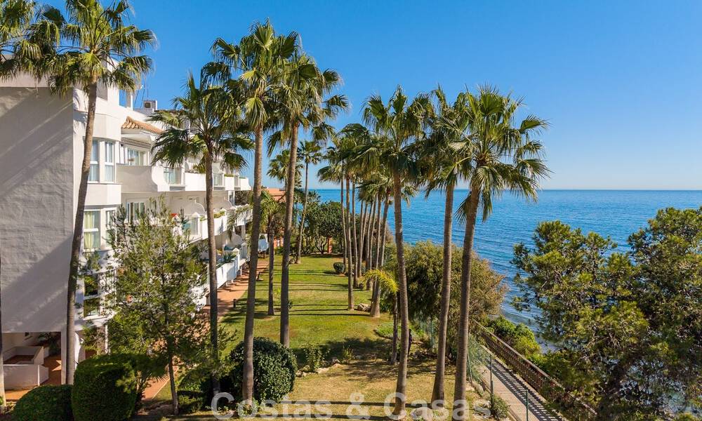 Exclusief eerstelijnstrand appartement met panoramisch zeezicht te koop in Estepona centrum 795960