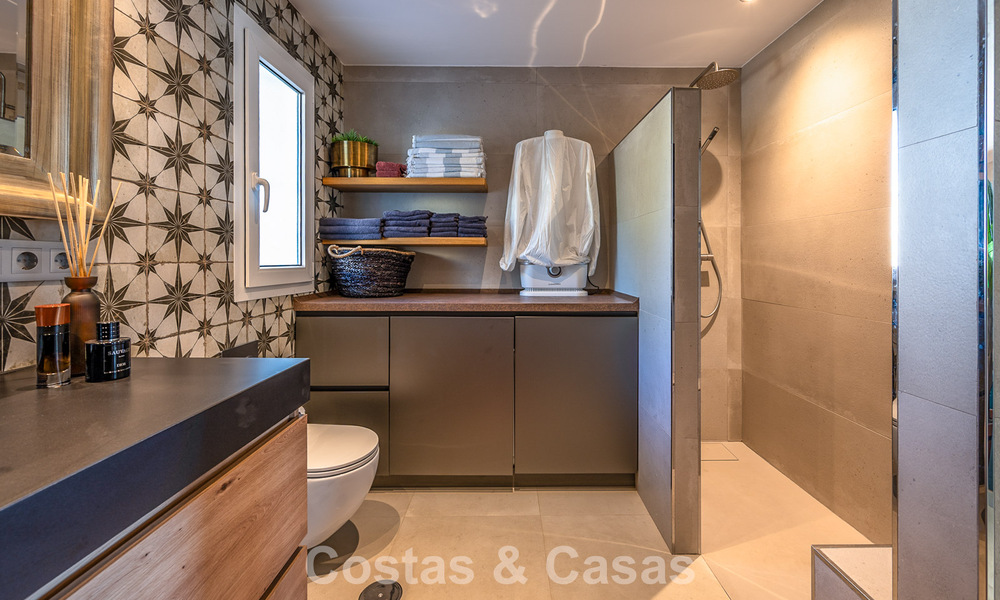 Exclusief eerstelijnstrand appartement met panoramisch zeezicht te koop in Estepona centrum 795974