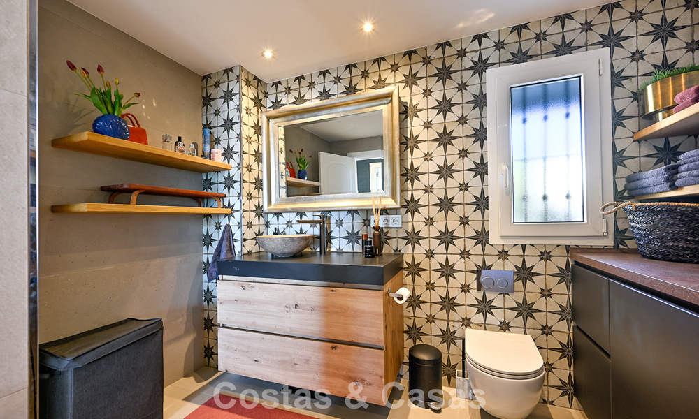 Exclusief eerstelijnstrand appartement met panoramisch zeezicht te koop in Estepona centrum 795975