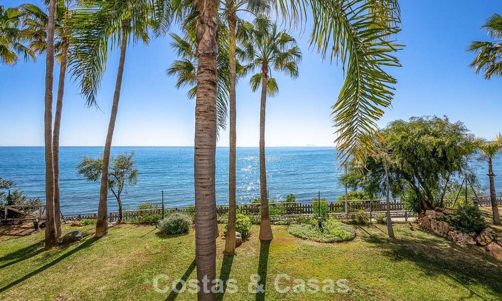 Exclusief eerstelijnstrand appartement met panoramisch zeezicht te koop in Estepona centrum 795986