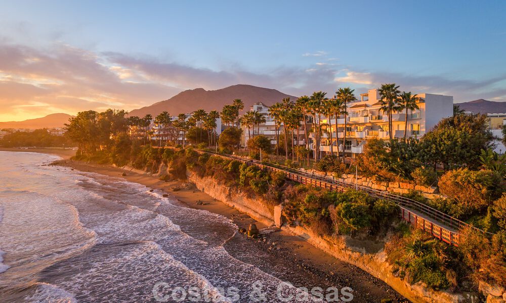 Exclusief eerstelijnstrand appartement met panoramisch zeezicht te koop in Estepona centrum 795994