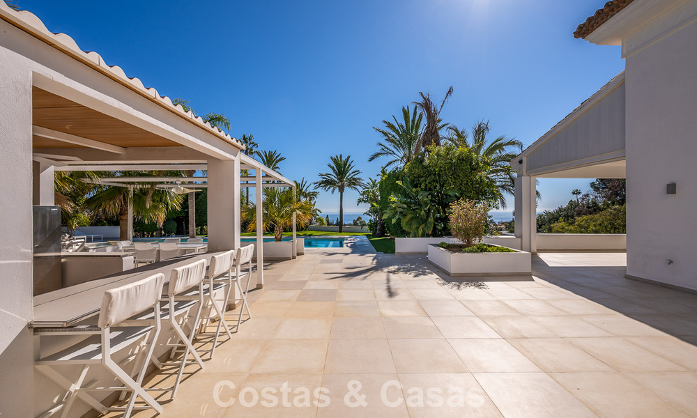 Majestueuze modern gerenoveerde villa met panoramisch zeezicht te koop op een royaal perceel ten oosten van Marbella centrum 796488