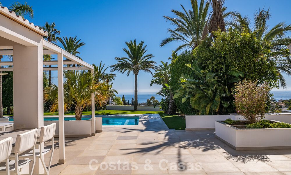 Majestueuze modern gerenoveerde villa met panoramisch zeezicht te koop op een royaal perceel ten oosten van Marbella centrum 796489
