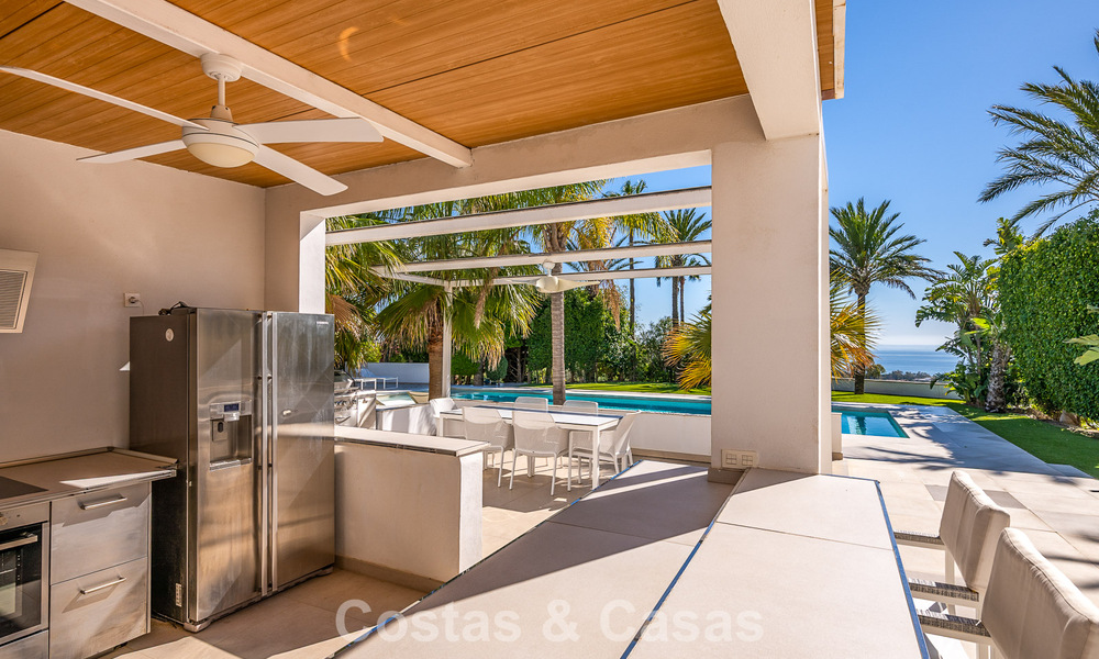 Majestueuze modern gerenoveerde villa met panoramisch zeezicht te koop op een royaal perceel ten oosten van Marbella centrum 796490
