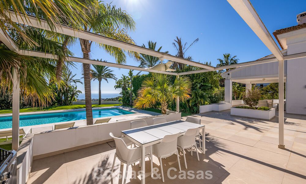 Majestueuze modern gerenoveerde villa met panoramisch zeezicht te koop op een royaal perceel ten oosten van Marbella centrum 796491
