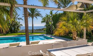 Majestueuze modern gerenoveerde villa met panoramisch zeezicht te koop op een royaal perceel ten oosten van Marbella centrum 796492 