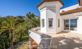 Majestueuze modern gerenoveerde villa met panoramisch zeezicht te koop op een royaal perceel ten oosten van Marbella centrum 796495 