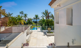Majestueuze modern gerenoveerde villa met panoramisch zeezicht te koop op een royaal perceel ten oosten van Marbella centrum 796517 