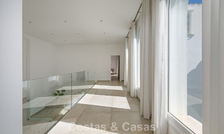 Majestueuze modern gerenoveerde villa met panoramisch zeezicht te koop op een royaal perceel ten oosten van Marbella centrum 796521 