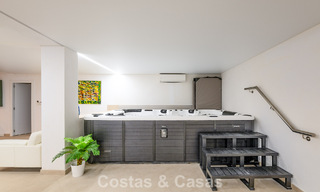 Majestueuze modern gerenoveerde villa met panoramisch zeezicht te koop op een royaal perceel ten oosten van Marbella centrum 796529 