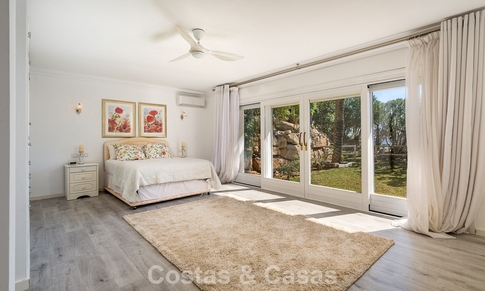 Majestueuze modern gerenoveerde villa met panoramisch zeezicht te koop op een royaal perceel ten oosten van Marbella centrum 796535