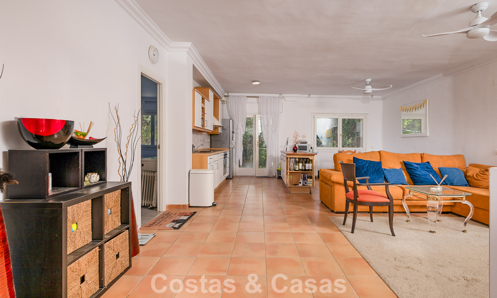 Majestueuze modern gerenoveerde villa met panoramisch zeezicht te koop op een royaal perceel ten oosten van Marbella centrum 796538