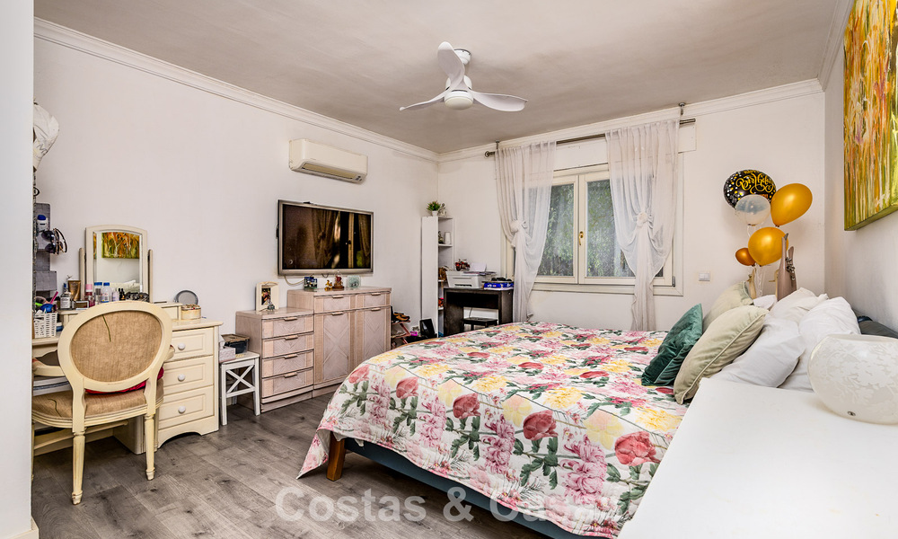 Majestueuze modern gerenoveerde villa met panoramisch zeezicht te koop op een royaal perceel ten oosten van Marbella centrum 796540