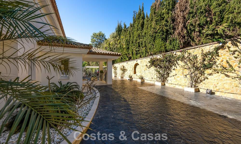 Majestueuze modern gerenoveerde villa met panoramisch zeezicht te koop op een royaal perceel ten oosten van Marbella centrum 796545