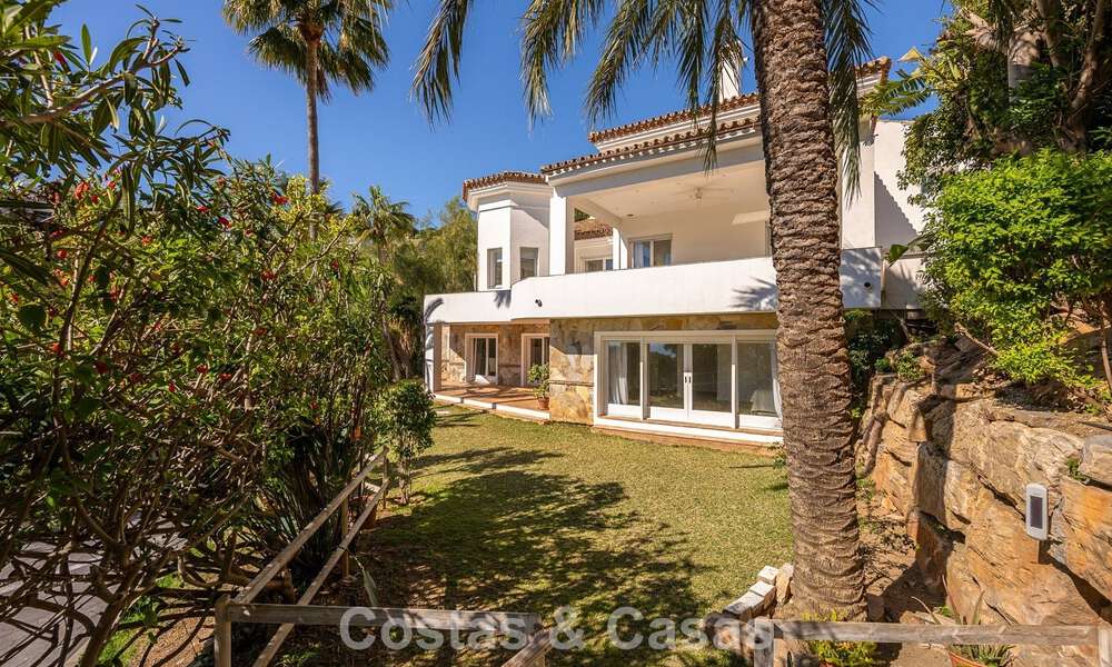 Majestueuze modern gerenoveerde villa met panoramisch zeezicht te koop op een royaal perceel ten oosten van Marbella centrum 796551