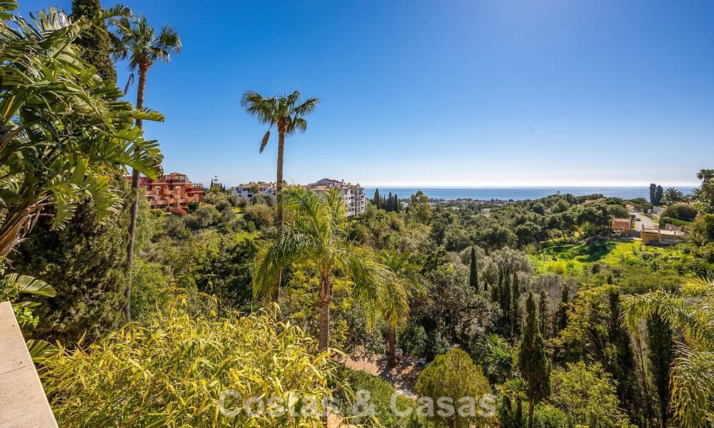 Majestueuze modern gerenoveerde villa met panoramisch zeezicht te koop op een royaal perceel ten oosten van Marbella centrum 796555