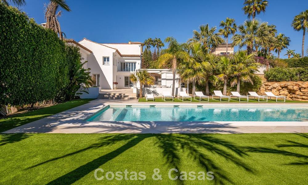 Majestueuze modern gerenoveerde villa met panoramisch zeezicht te koop op een royaal perceel ten oosten van Marbella centrum 796556