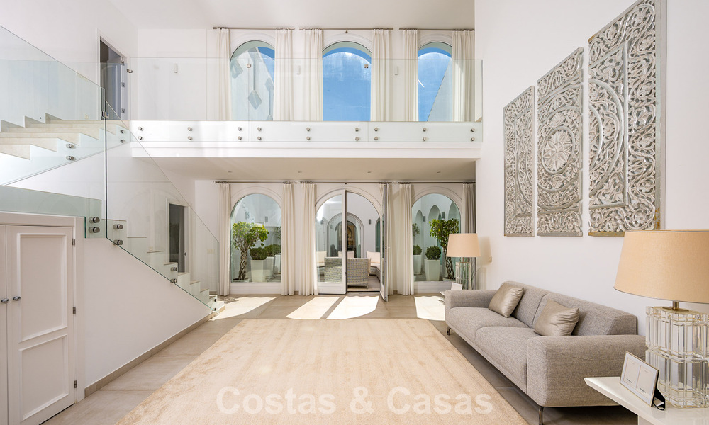 Majestueuze modern gerenoveerde villa met panoramisch zeezicht te koop op een royaal perceel ten oosten van Marbella centrum 796639