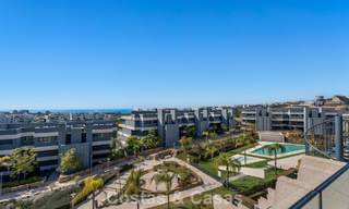 Eigentijds penthouse met zeezicht vanaf het royale dakterras te koop aan de New Golden Mile, tussen Marbella en Estepona 796604 