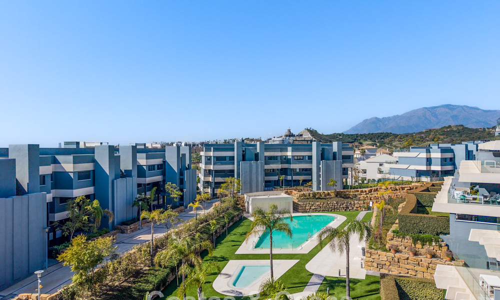 Eigentijds penthouse met zeezicht vanaf het royale dakterras te koop aan de New Golden Mile, tussen Marbella en Estepona 796611