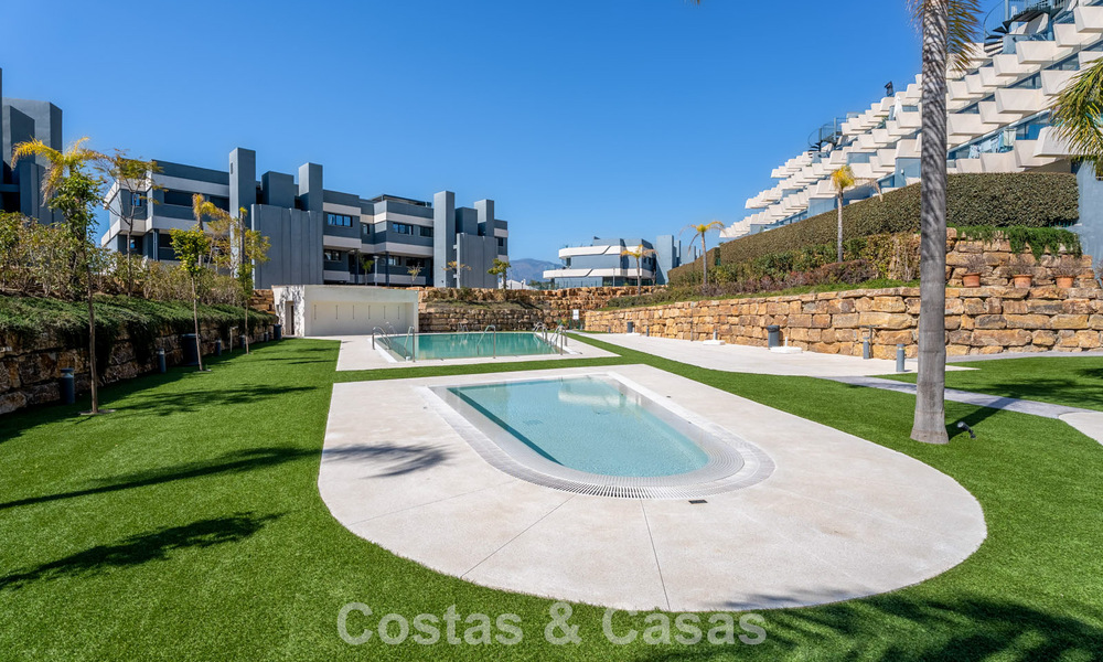 Eigentijds penthouse met zeezicht vanaf het royale dakterras te koop aan de New Golden Mile, tussen Marbella en Estepona 796627