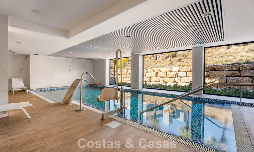 Eigentijds penthouse met zeezicht vanaf het royale dakterras te koop aan de New Golden Mile, tussen Marbella en Estepona 796629