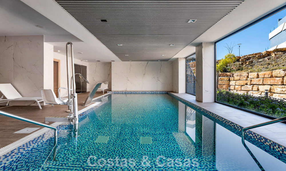 Eigentijds penthouse met zeezicht vanaf het royale dakterras te koop aan de New Golden Mile, tussen Marbella en Estepona 796630