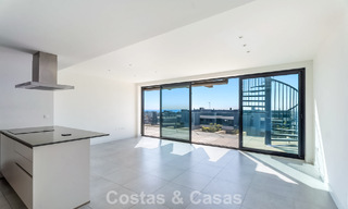 Eigentijds penthouse met zeezicht vanaf het royale dakterras te koop aan de New Golden Mile, tussen Marbella en Estepona 796636 