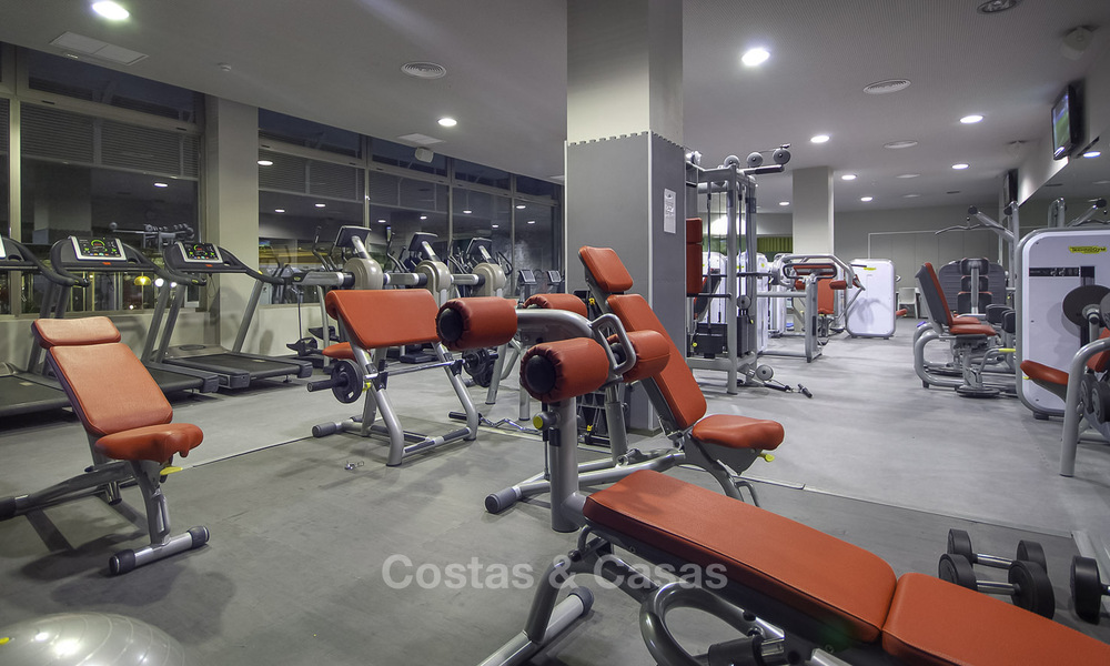 Kwalitatief gelijkvloers appartement met privétuin en zwembad te koop in Fuengirola, Costa del Sol 796761