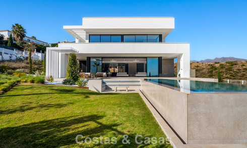 Gloednieuwe, geavanceerde moderne villa te koop nabij een golfresort in Mijas, Costa del Sol 796675