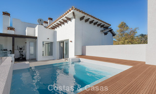 Luxueus duplex penthouse te koop in een gated complex in Nueva Andalucia’s golfvallei, Marbella 796725 