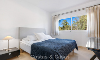 Luxueus duplex penthouse te koop in een gated complex in Nueva Andalucia’s golfvallei, Marbella 796729 