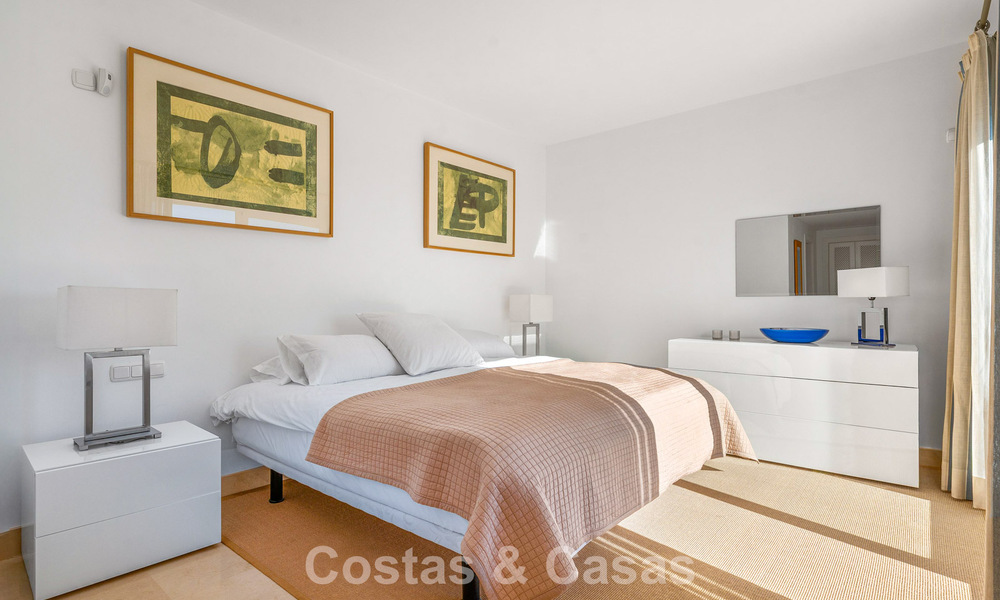 Luxueus duplex penthouse te koop in een gated complex in Nueva Andalucia’s golfvallei, Marbella 796734