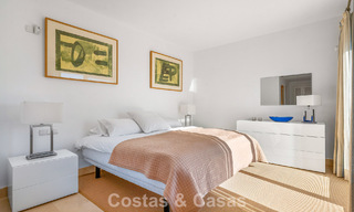 Luxueus duplex penthouse te koop in een gated complex in Nueva Andalucia’s golfvallei, Marbella 796734 