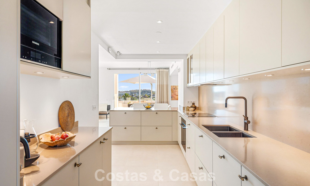 Luxueus duplex penthouse te koop in een gated complex in Nueva Andalucia’s golfvallei, Marbella 796737