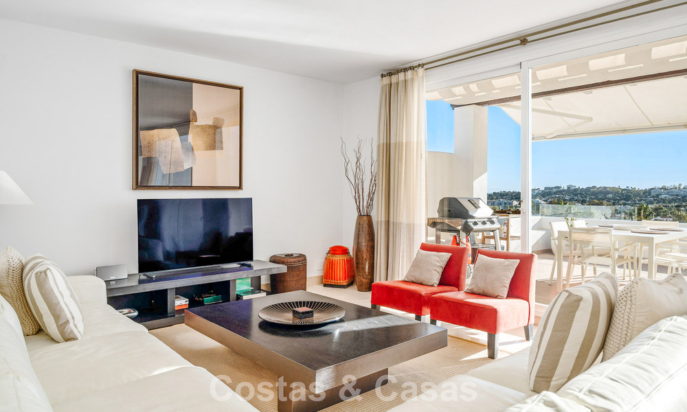 Luxueus duplex penthouse te koop in een gated complex in Nueva Andalucia’s golfvallei, Marbella 796740