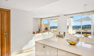 Luxueus duplex penthouse te koop in een gated complex in Nueva Andalucia’s golfvallei, Marbella 796741 
