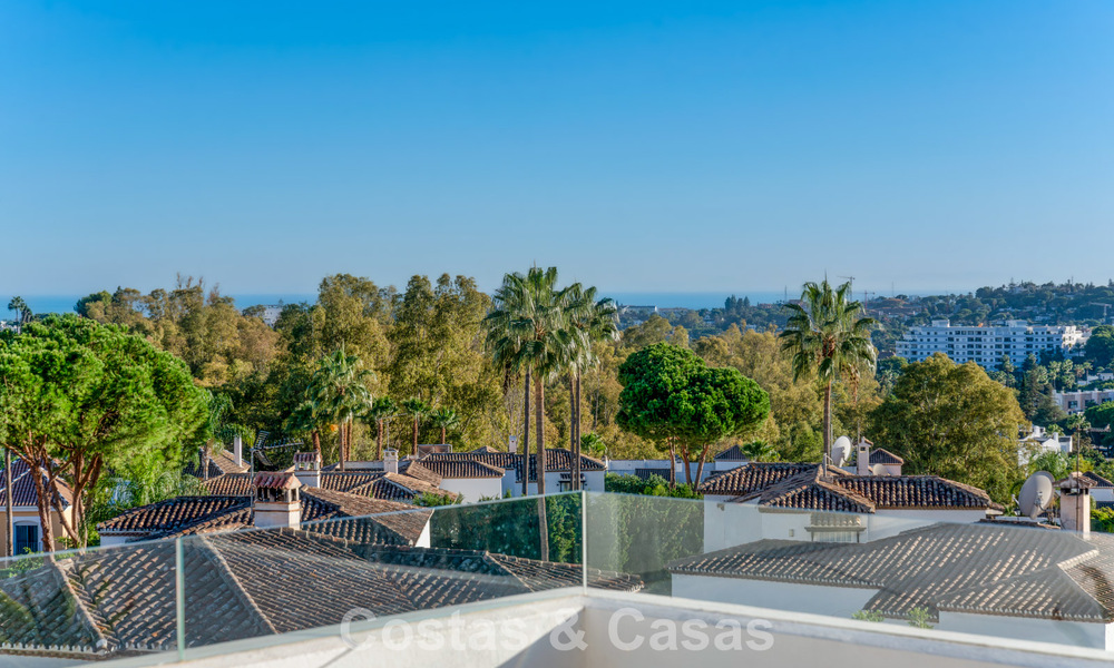 Luxueus duplex penthouse te koop in een gated complex in Nueva Andalucia’s golfvallei, Marbella 796752