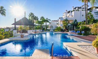 Luxueus duplex penthouse te koop in een gated complex in Nueva Andalucia’s golfvallei, Marbella 796753 