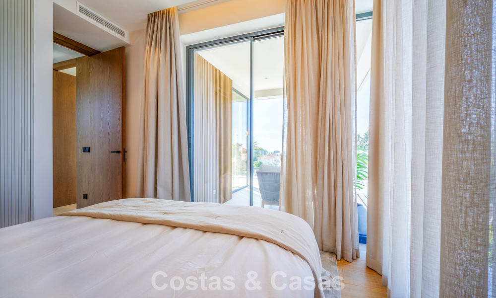 Exclusieve, moderne luxevilla te koop op loopafstand van het strand in het oostelijk deel van Marbella 796890