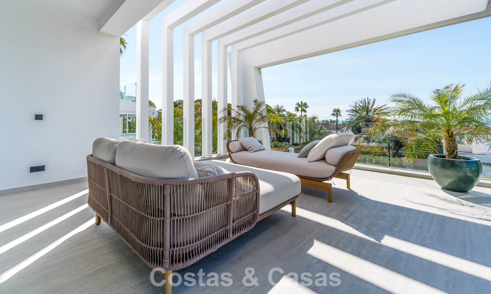 Exclusieve, moderne luxevilla te koop op loopafstand van het strand in het oostelijk deel van Marbella 796895