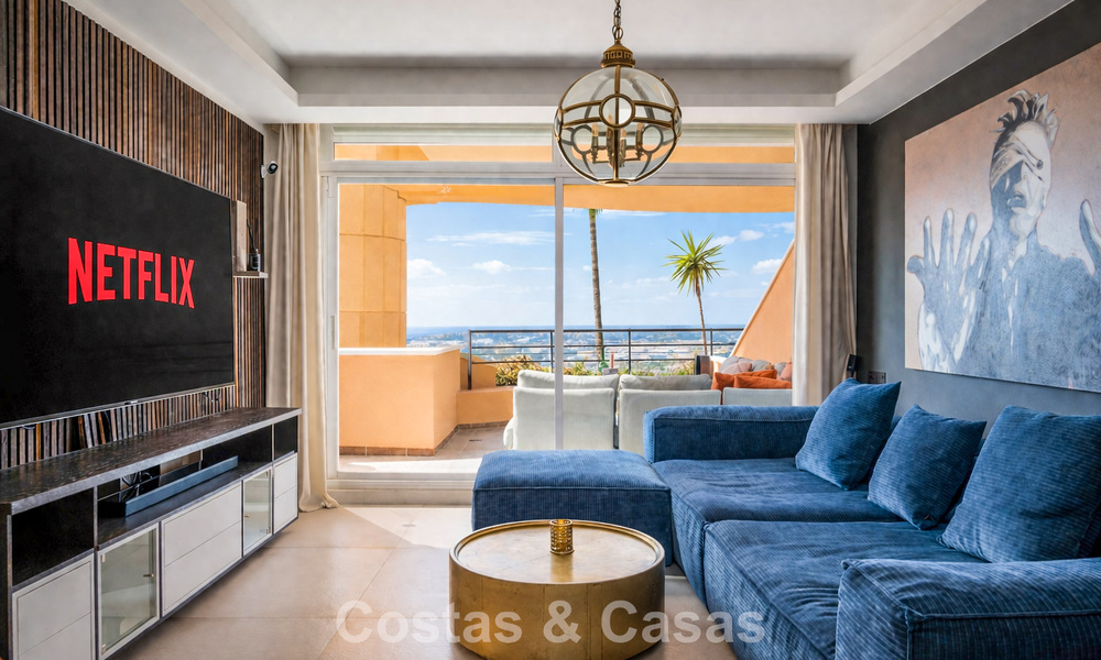 Ruim appartement met panoramisch golf- en zeezicht te koop in Nueva Andalucia, Marbella 796915