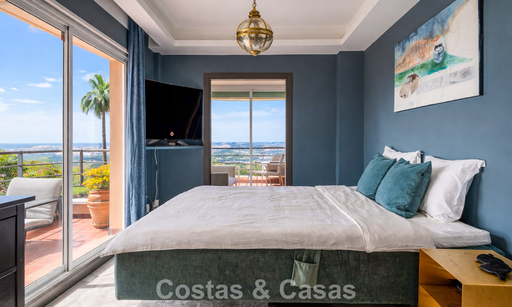 Ruim appartement met panoramisch golf- en zeezicht te koop in Nueva Andalucia, Marbella 796916