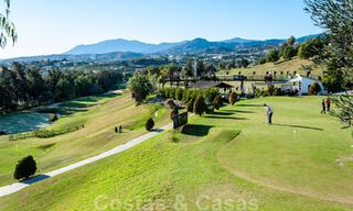 Ruim appartement met panoramisch golf- en zeezicht te koop in Nueva Andalucia, Marbella 796956 