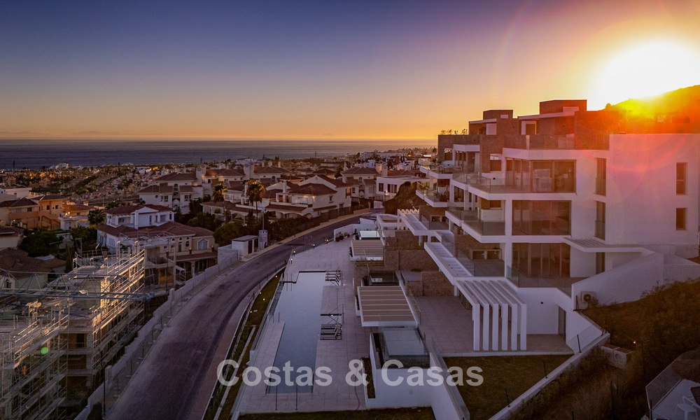 Instapklaar! Luxueuze, moderne appartementen met panoramisch zeezicht te koop in Mijas’ golfvallei aan de Costa del Sol 797092