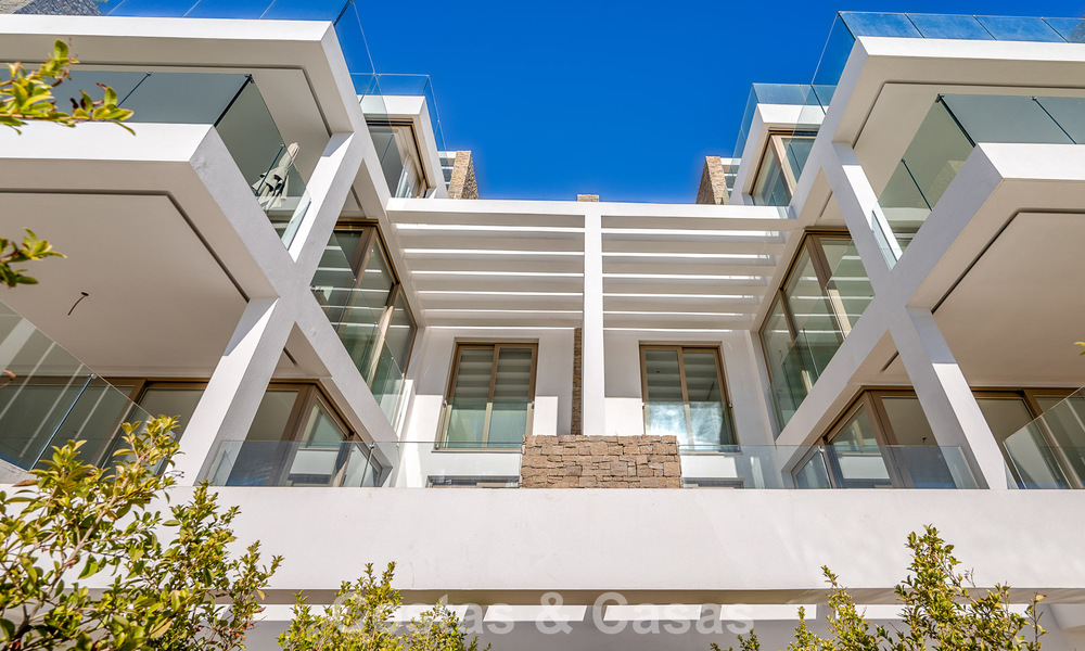 Instapklaar! Luxueuze, moderne appartementen met panoramisch zeezicht te koop in Mijas’ golfvallei aan de Costa del Sol 797096