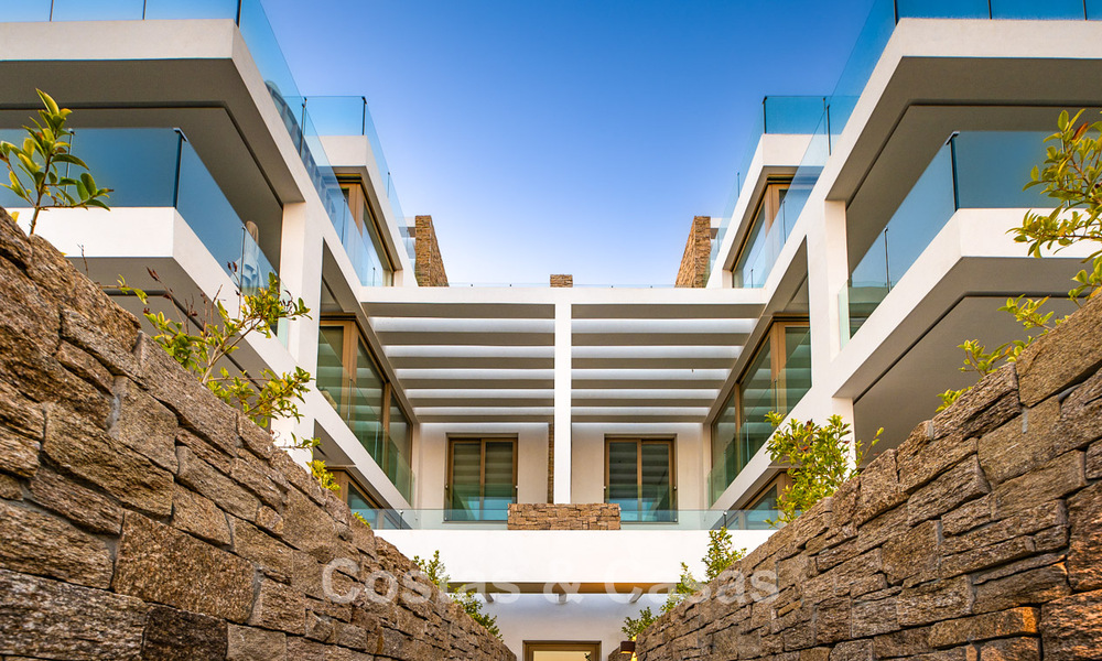 Instapklaar! Luxueuze, moderne appartementen met panoramisch zeezicht te koop in Mijas’ golfvallei aan de Costa del Sol 797103