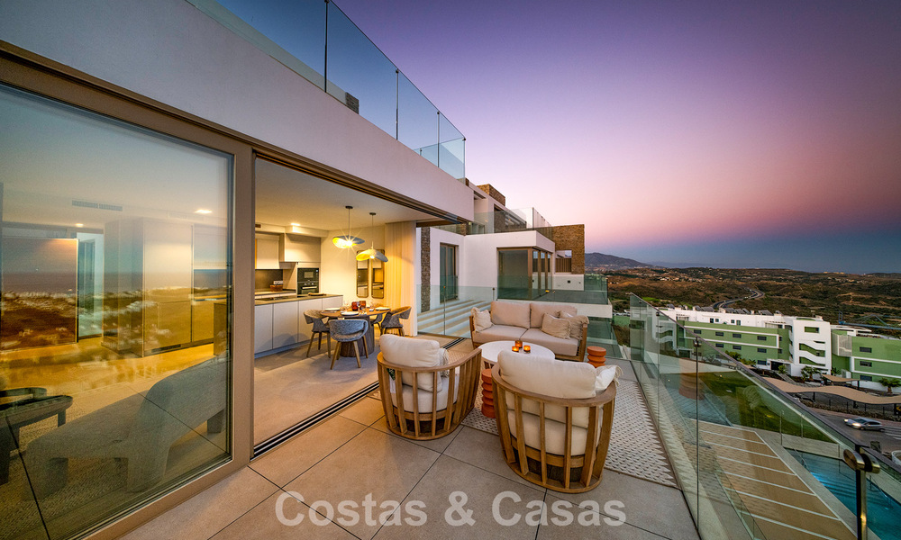 Instapklaar! Luxueuze, moderne appartementen met panoramisch zeezicht te koop in Mijas’ golfvallei aan de Costa del Sol 797128