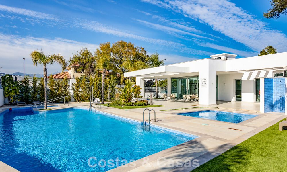 Luxueuze, halfvrijstaande villa te koop dicht bij voorzieningen in Guadalmina golf en San Pedro centrum, Marbella 797172